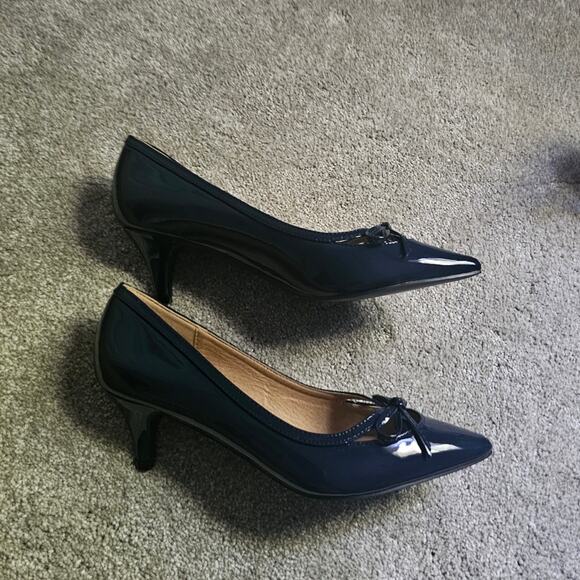 Forever Women's Navy Pointed Toe Flats Patent Leather Kitten Heels 8.5 - Picture 3 of 6